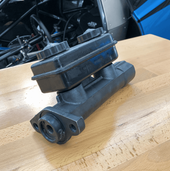 Lamb 1 1/8in-Bore Master Cylinder