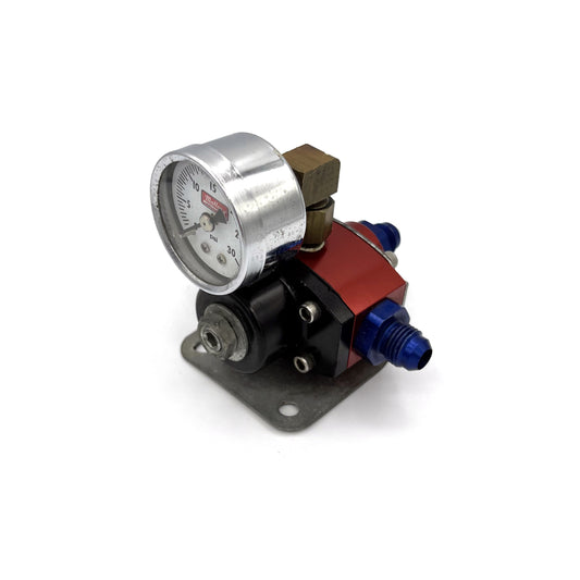 Aeromotive Pressure Regulator with Gauge and Fittings